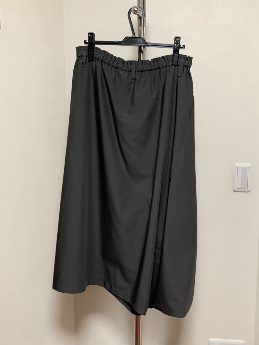 超レア！132 5.isseymiyakeスカートパンツ袴パンツ美しいグレーイッセイミヤケ ISSEY MIYAKE 超レア！132 オムプリッセ 袴 MIYAKE（カジュアルパンツ）のフリマ