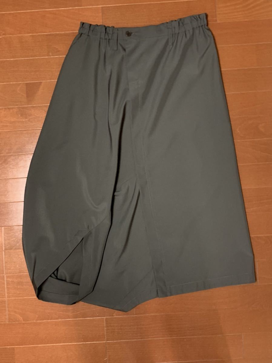 超レア！132 5.isseymiyakeスカートパンツ袴パンツ美しいグレーイッセイミヤケ ISSEY MIYAKE 超レア！132 オムプリッセ 袴 MIYAKE（カジュアルパンツ）のフリマ