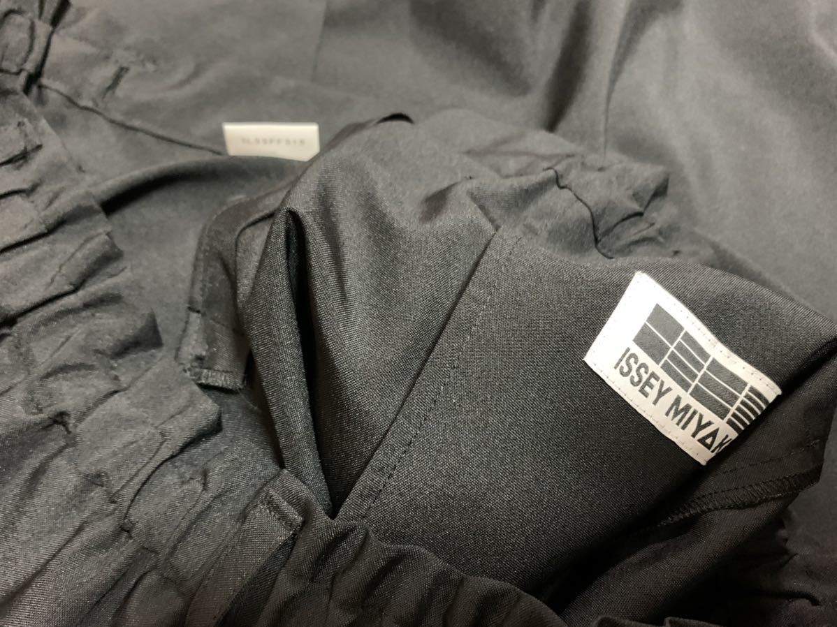 超レア！132 5.isseymiyakeスカートパンツ袴パンツ美しいグレーイッセイミヤケ ISSEY MIYAKE 超レア！132 オムプリッセ 袴 MIYAKE（カジュアルパンツ）のフリマ