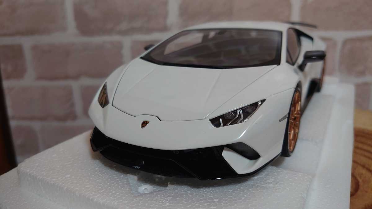Aa オートアート 1/18 ランボルギーニ ウラカン ペルフォマンテ ホワイト