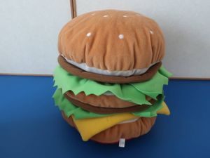 ハンバーガークッションの値段と価格推移は 32件の売買情報を集計したハンバーガークッションの価格や価値の推移データを公開