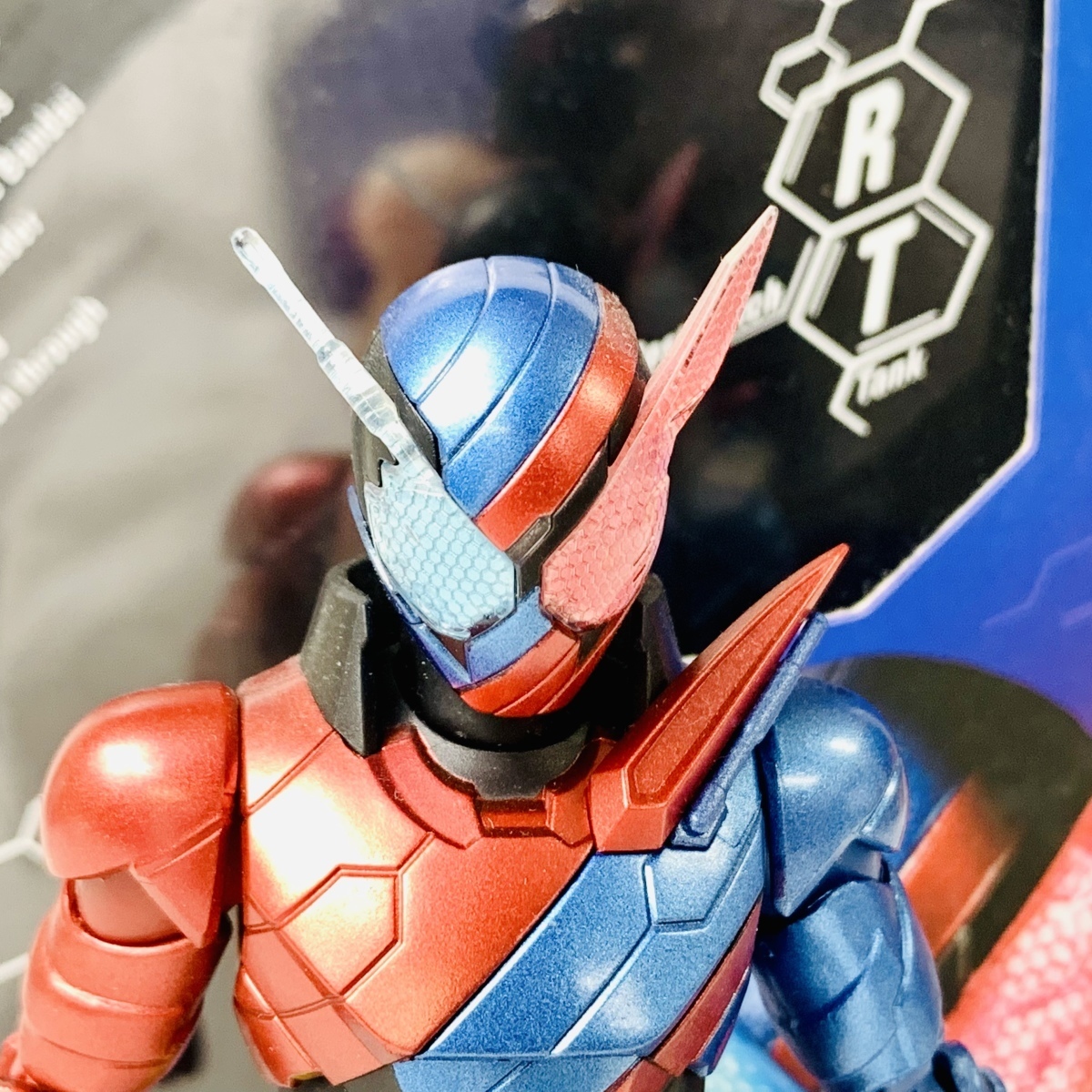 中古品 S.H.Figuarts フィギュアーツ 仮面ライダービルド ラビットタンクフォーム