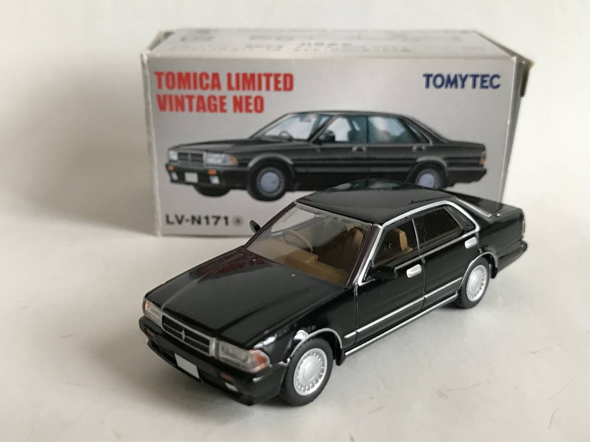 トミカリミテッドヴィンテージNEO【日産 セドリック V20 ツインカム 