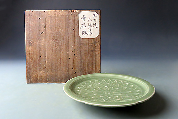 三田青磁耳付花器　保存箱　MA79 三田 | 兵庫陶芸美術館 収蔵品データベース 0 ware ページ Bowl : 青磁