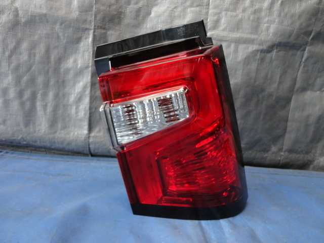 デリカD:5/純正/テールランプ右/CV1W/後期/8330B138/LED CV1W デリカ 後期