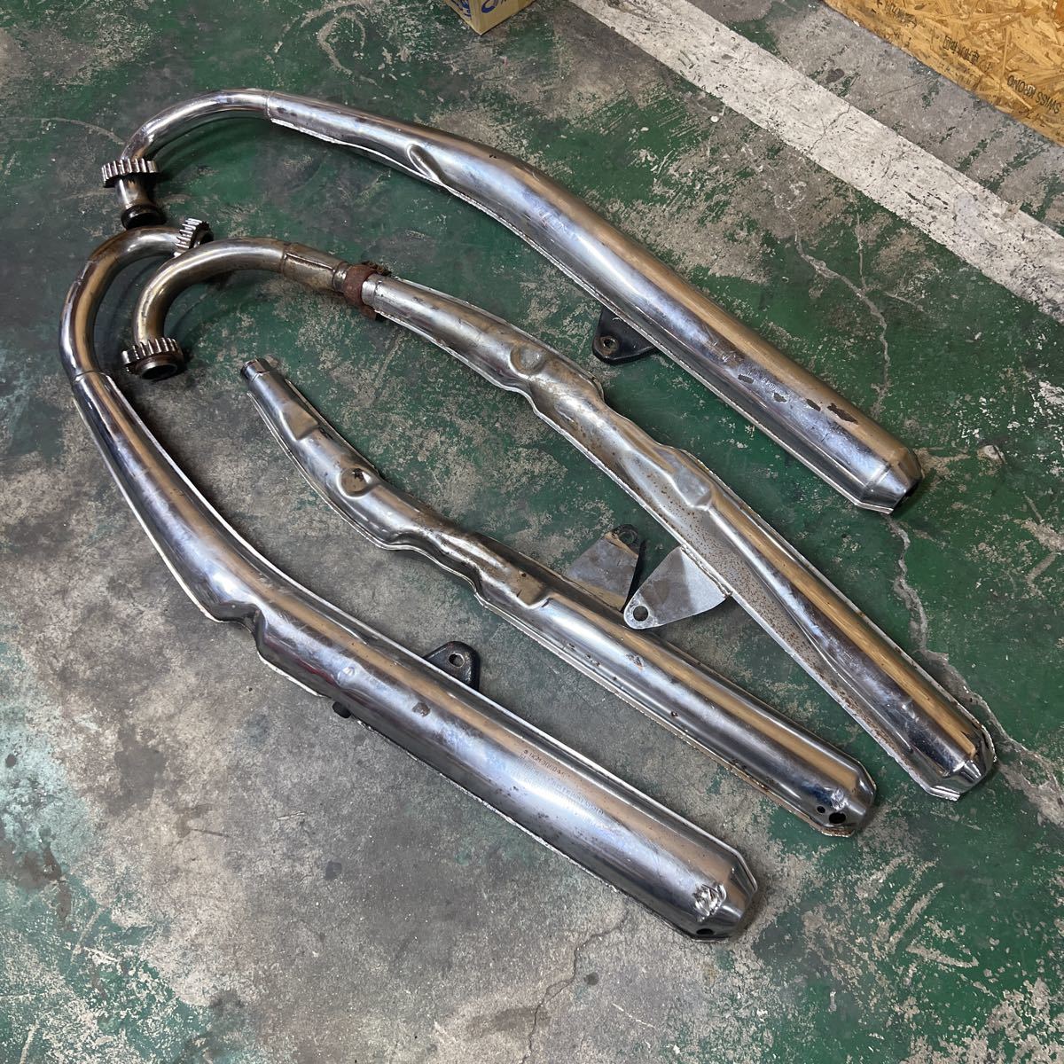 gt380 純正マフラー 後期 サンパチ gt380より取り外し純正マフラーです