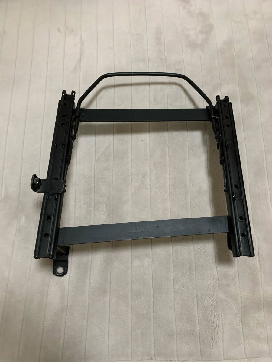 新品，定番 シートレール運転席 レカロ ブリッド タウンエースノア ライトエースノア SR40G CR40G SR50G CR50G(レール)｜売買されたオークション情報、yahooの商品情報をアーカイブ公開 - オークファン レール