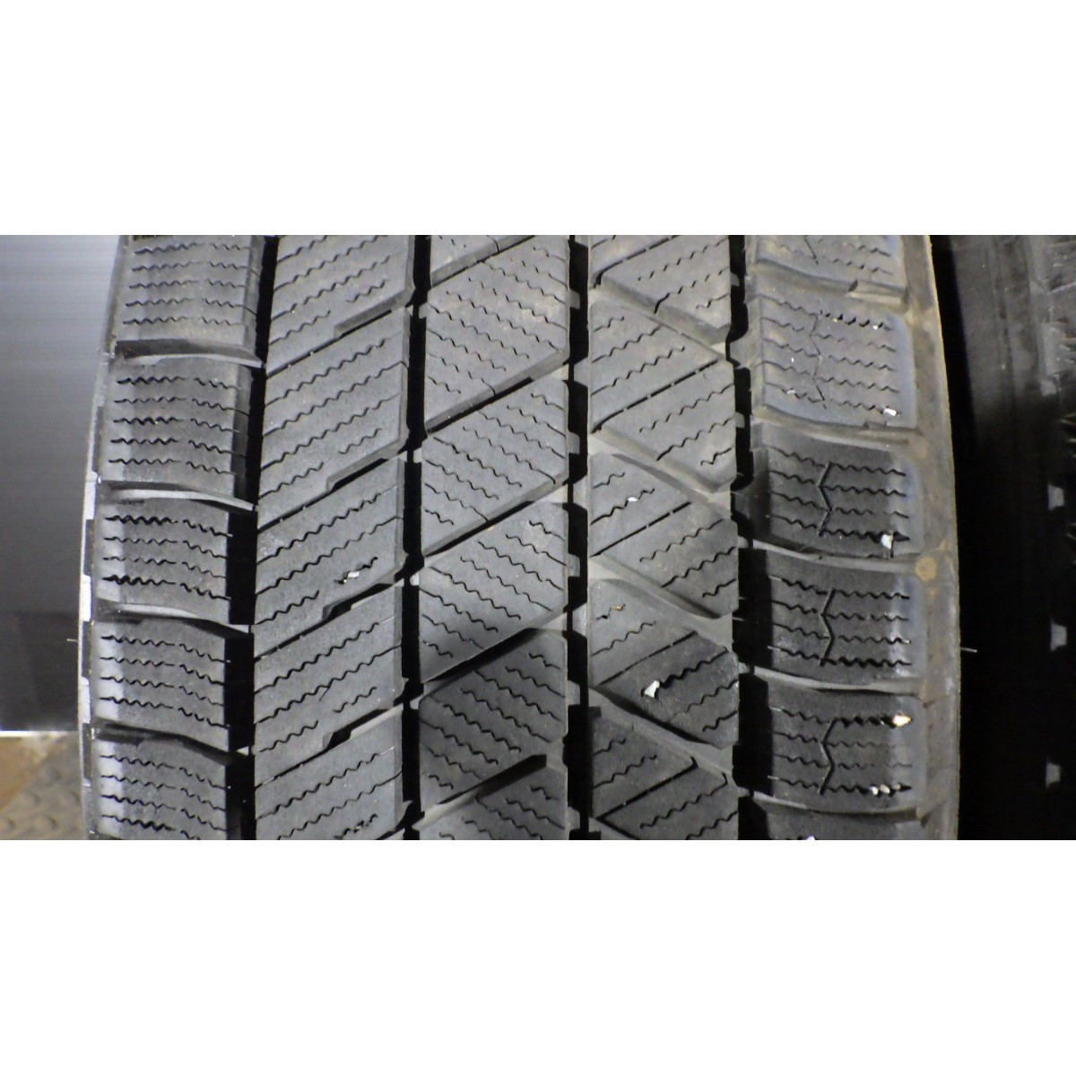 ブリヂストン BLIZZAK VRX3 185/60R15 4本SET／2021年製7~9分山スタッドレスタイヤ／中古 若干の片減りあり／旭川市手渡し可／フィット等に BLIZZAK 185&frasl;60R15 VRX3 タイヤ タイヤ交換可能ブリヂストン 函館発ブリヂストン☆15インチセット