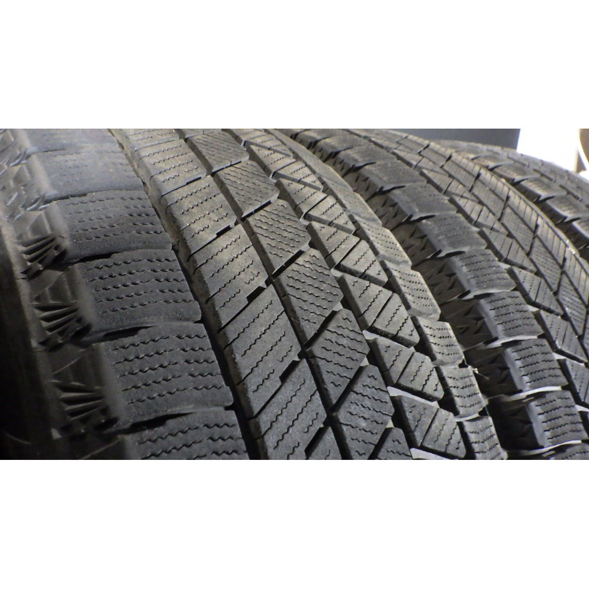 ブリヂストン BLIZZAK VRX3 185/60R15 4本SET／2021年製7~9分山スタッドレスタイヤ／中古 若干の片減りあり／旭川市手渡し可／フィット等に BLIZZAK 185&frasl;60R15 VRX3 タイヤ タイヤ交換可能ブリヂストン 函館発ブリヂストン☆15インチセット