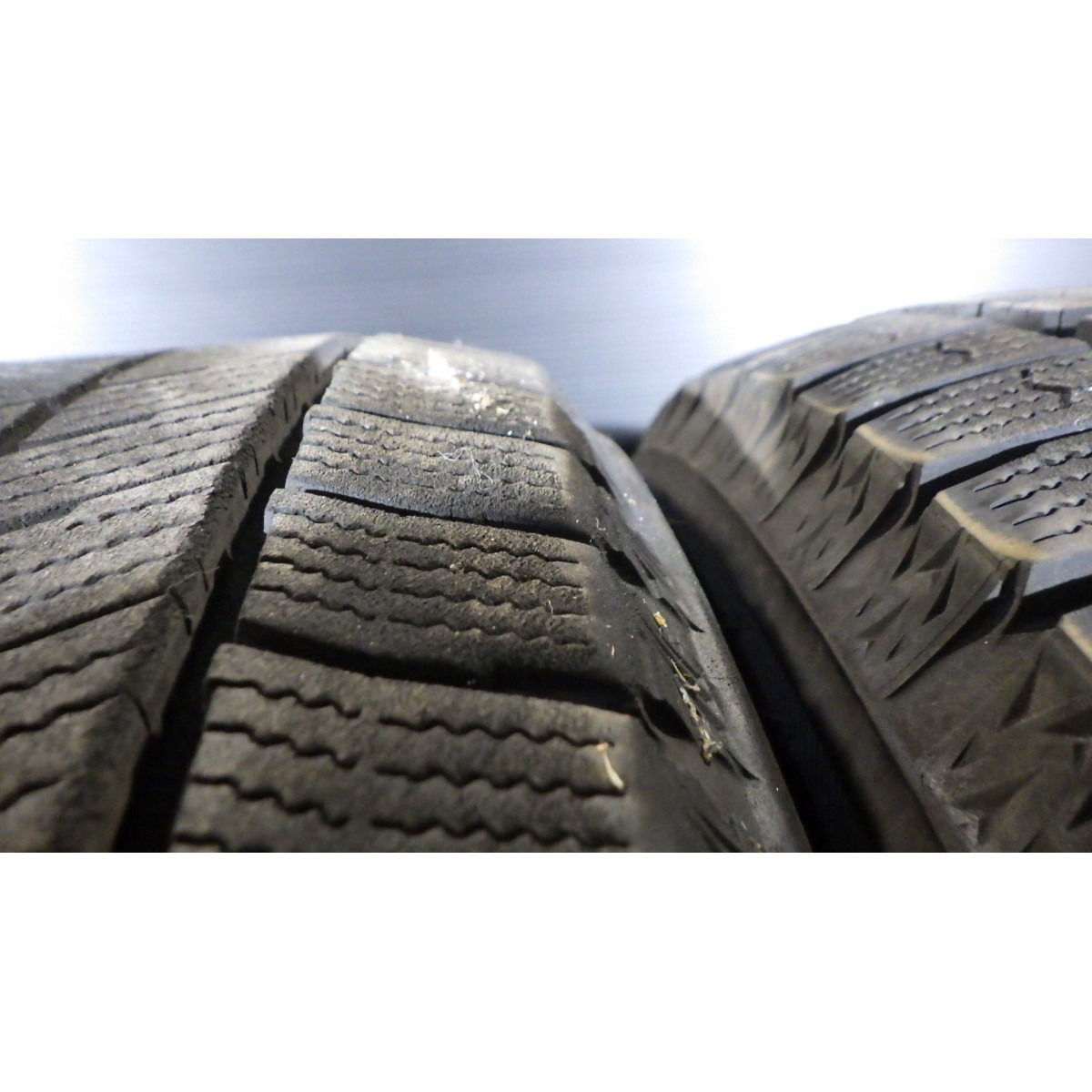 ブリヂストン BLIZZAK VRX3 185/60R15 4本SET／2021年製7~9分山スタッドレスタイヤ／中古 若干の片減りあり／旭川市手渡し可／フィット等に BLIZZAK 185&frasl;60R15 VRX3 タイヤ タイヤ交換可能ブリヂストン 函館発ブリヂストン☆15インチセット