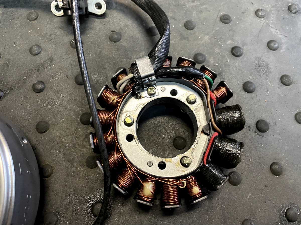 ヤマハ TZR250 3MA 純正ステーターコイル ジェネレーター ヤマハ TZR250 3MA 純正ステーターコイル ジェネレーター