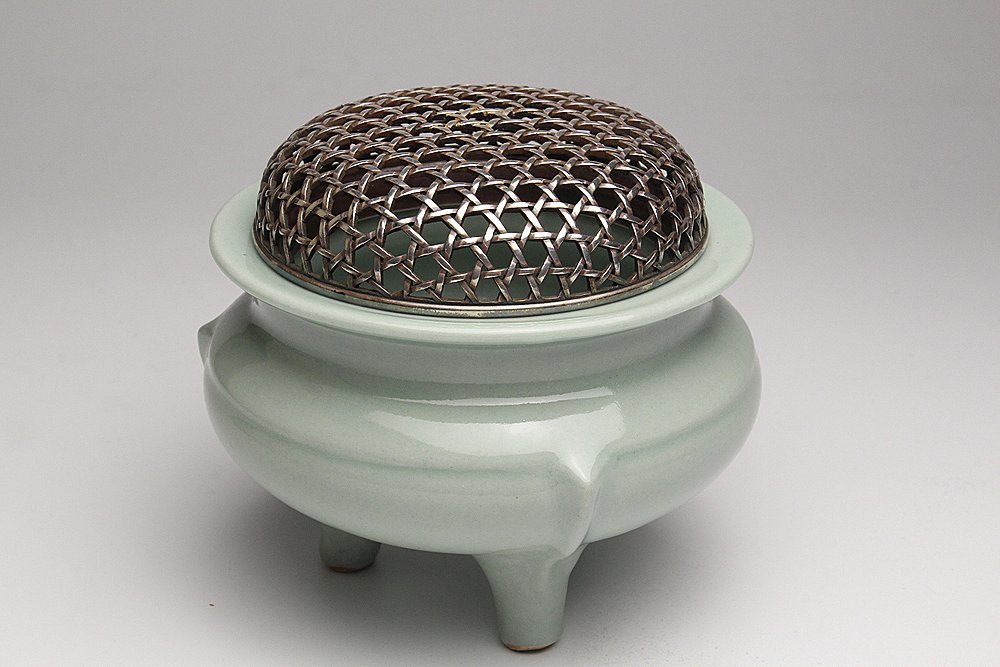 ◆SABI◆ 泥中庵 真清水 蔵六 青磁 袴腰 香炉 純銀 籠目透火舎 初代 竹影堂榮真作 共箱 ◆ 青磁香炉 純銀火舎_4