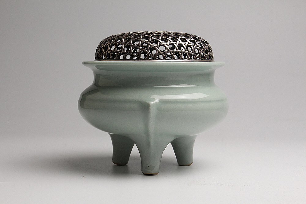 ◆SABI◆ 泥中庵 真清水 蔵六 青磁 袴腰 香炉 純銀 籠目透火舎 初代 竹影堂榮真作 共箱 ◆ 青磁香炉 純銀火舎_7