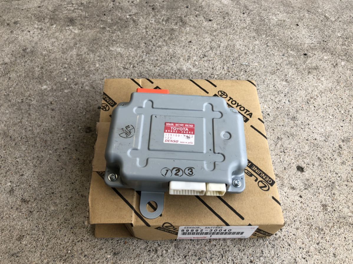 クラウン ハイブリッド HVバッテリーボルテージセンサー 89892-30040