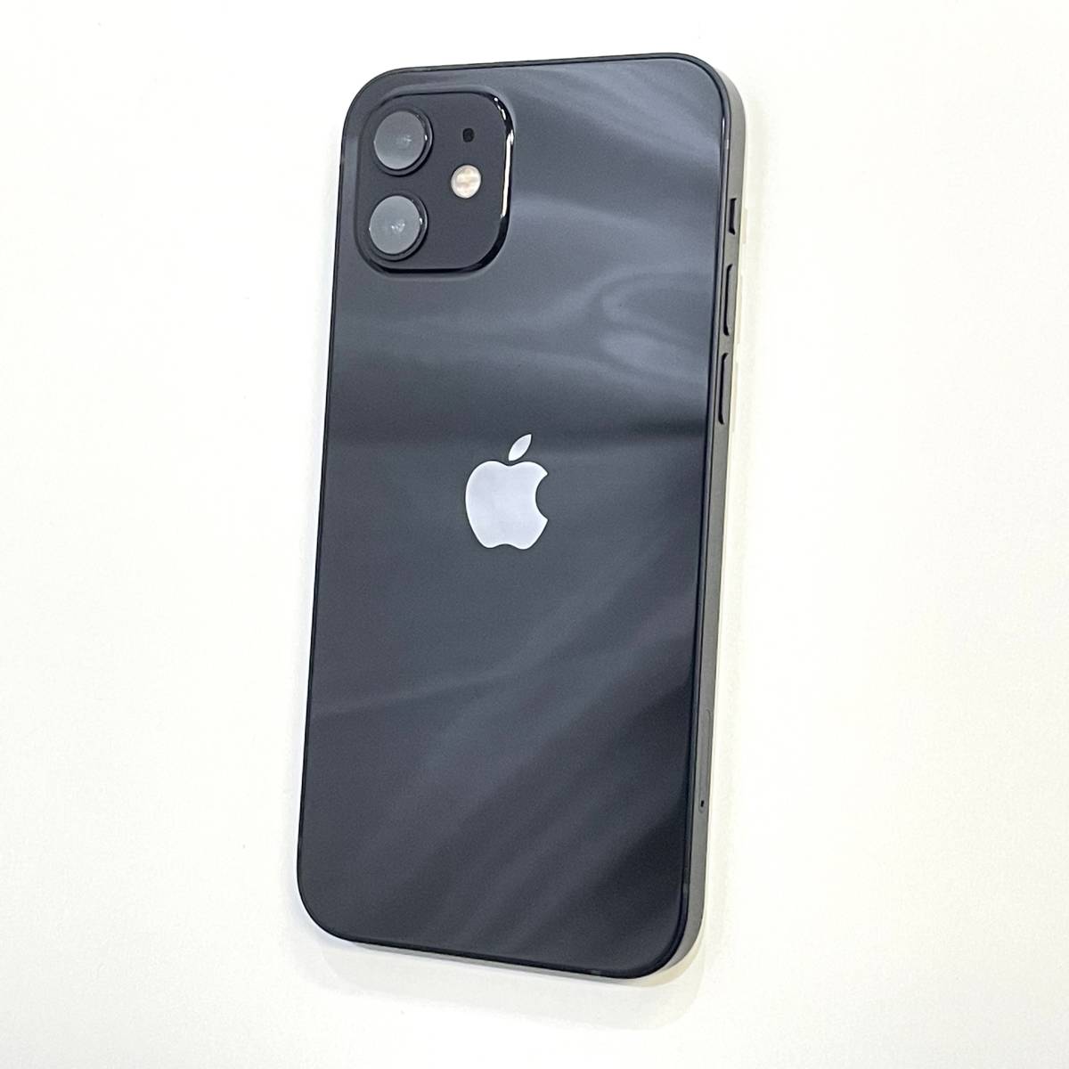 中古超美品】SIMフリー iPhone12 64GB ブラック MGHN3J/A ≪docomo版