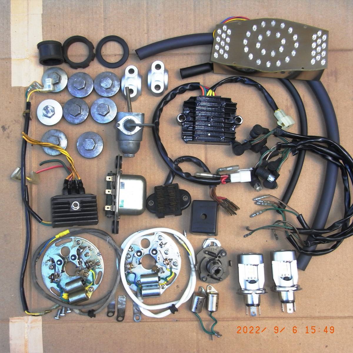 大得価，人気セール ホンダCB550Four コンタクトブレーカー スパークアドバンサー レギュレーター タペットカバー 燃料コック 等 ジャンク品(ホンダ用)｜売買されたオークション情報、yahooの商品情報をアーカイ ホンダ用