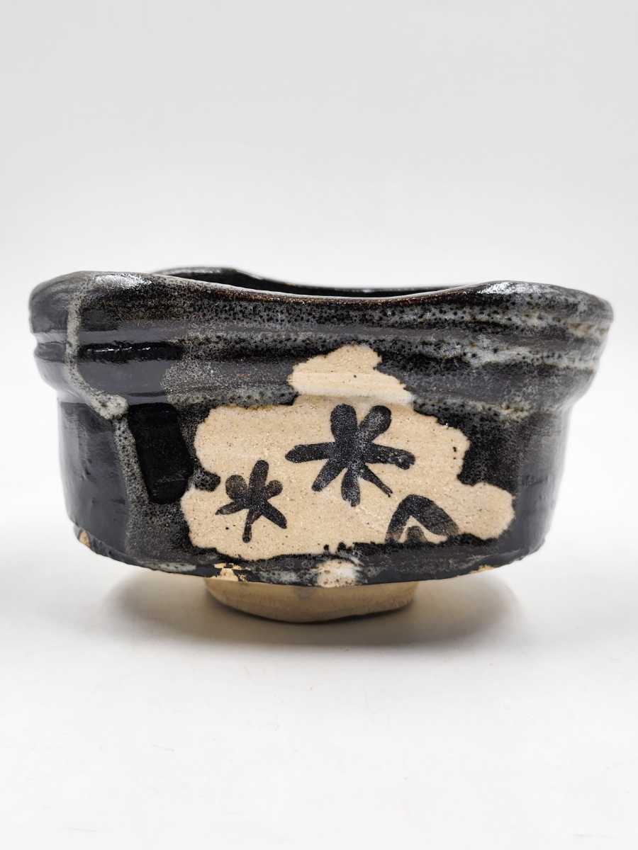≪茶道具≫ 織部焼 【竹村脩】 『黒織部 沓 茶碗』 在印 桐共箱 共布 