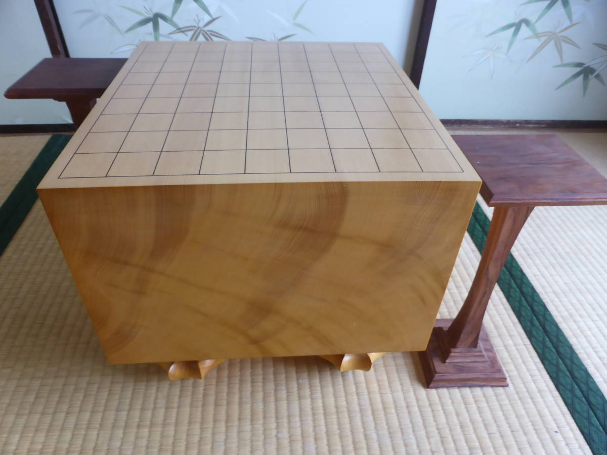 I205-050552-1 碁盤 へそあり 足つき 板目 約41.3×44.5cm 厚み約5.181
