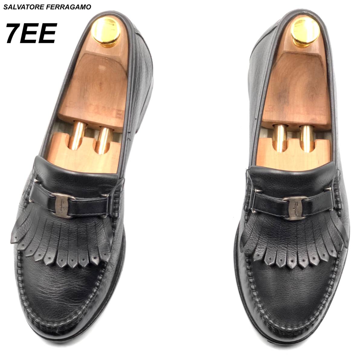 【人気定番，格安】 SALVATORE FERRAGAMO フェラガモ 25cmEE 7 メンズ レザーシューズ フリンジローファー 黒 ブラック 革靴 皮靴 ビジネスシューズ(男性用)｜売買されたオークション情報、yahooの商品情報をアーカイブ 靴