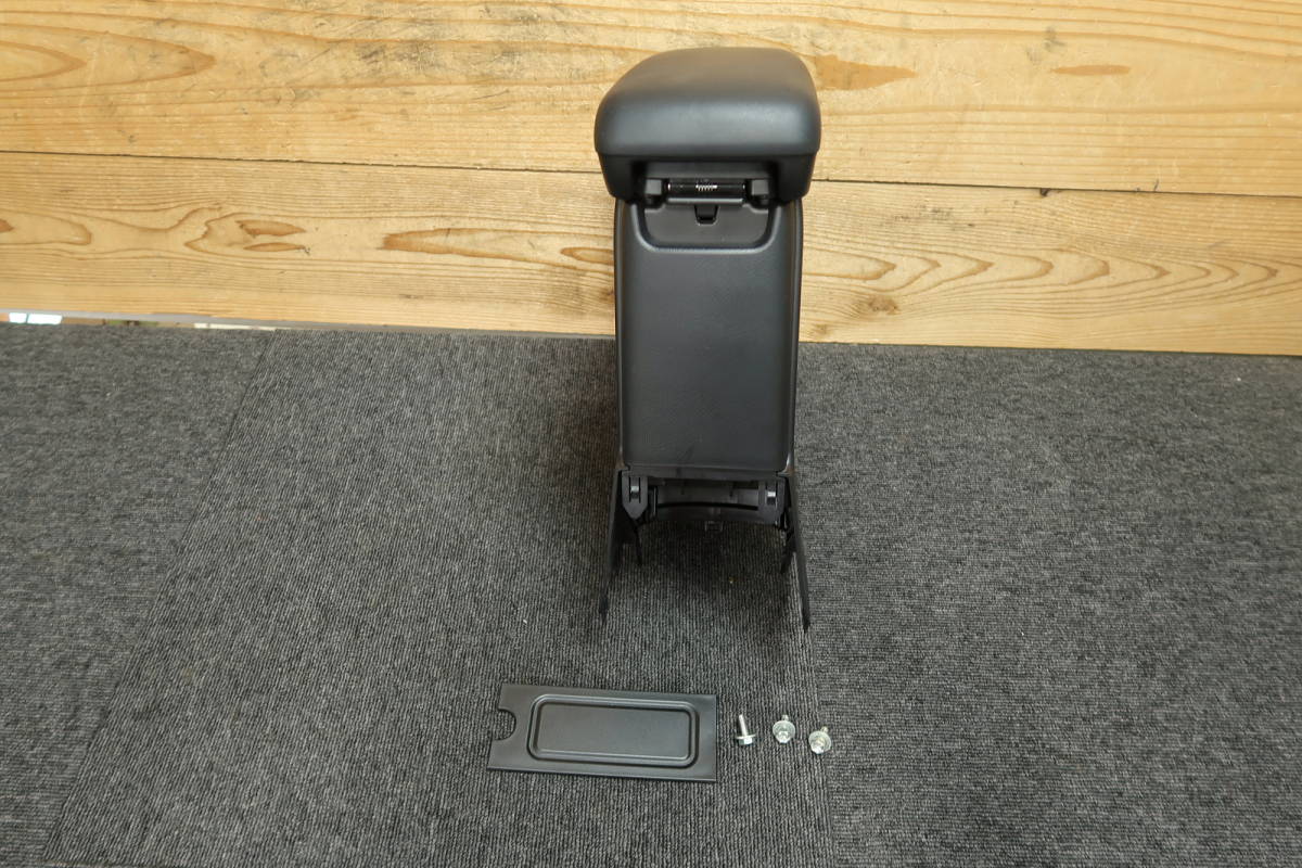 アクアＮＨＰ１０　センターコンソールボックス