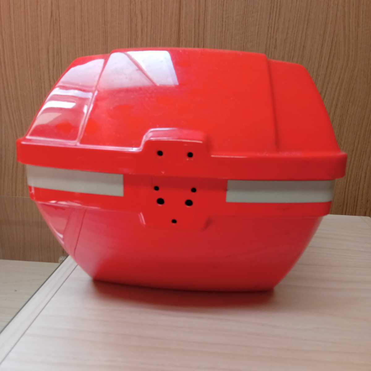 真ん中の留め具欠品 サリアン パッソル ヤマハ 純正 BOX 赤色 リア 
