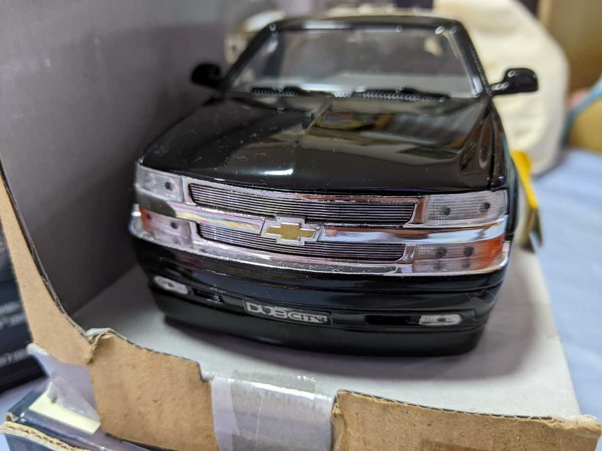 JADA TOYS 1/24 2000 CHEVY SUBURBAN シェビーサバーバン ブラック 
