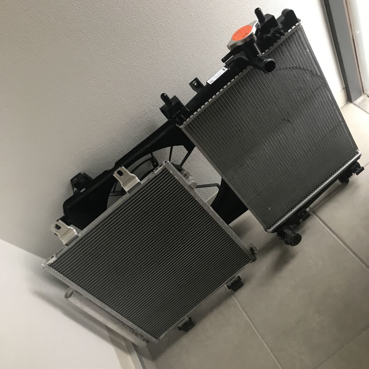 ミラ　イース LA350S純正 ラジエーター コンデンサー セット シュラウドおまけ 中古 ダイハツLA系 ムーヴ キャスト トコット タントなど  ミライース LA350S ラジエーター イース ミラ LA360Ｓミライースラジエーター・コンデンサー