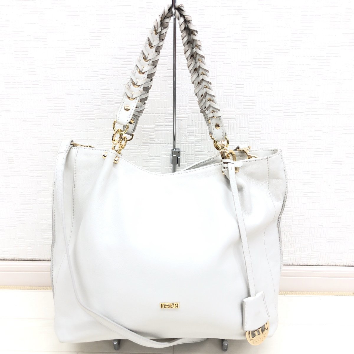 ○UGGARI ウガーリ 本革 レザー 2way ショルダーバッグ 白系 オフ 