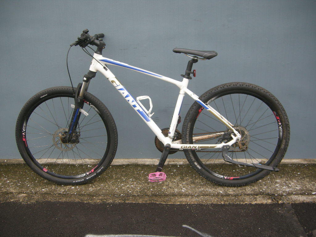 引き取り限定♪人気のGIANT♪ATX27.5♪前後ディスクブレーキ装備です♪ 大人気！！USA、GIANT、27，5in軽量アルミマウンテン
