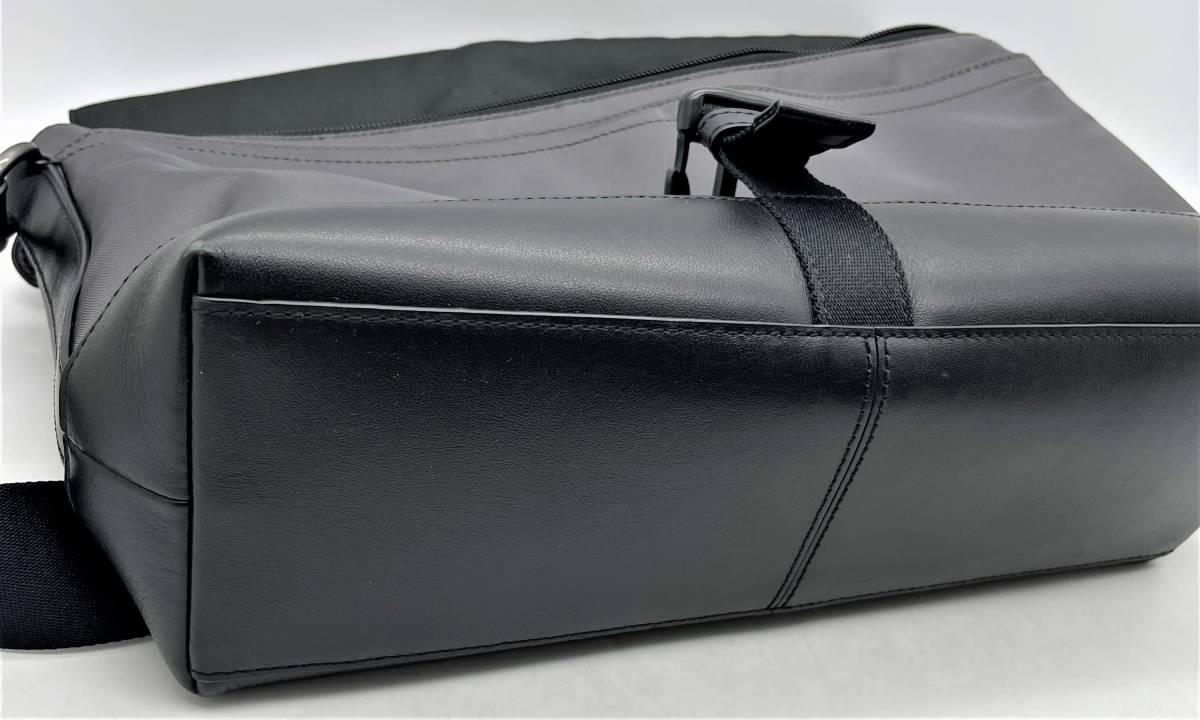 服飾バッグ 【 COACH メッセンジャーバッグ 】 コーチ F71968 黒 