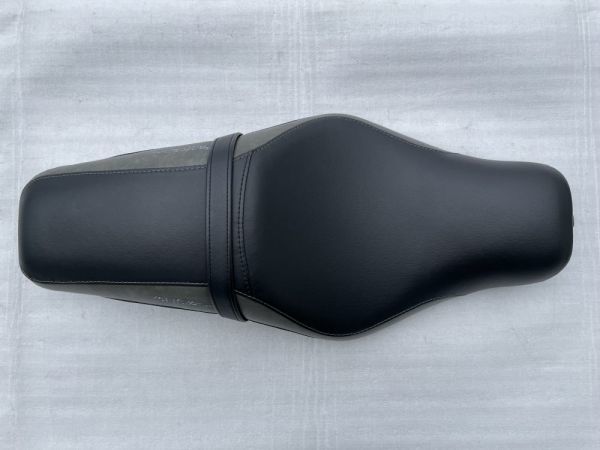 スポーツスター 純正 オプション バッドランダー カスタムシート ダブルシート 52000211A ベルト付き 使用感少 美品 XL1200X XL883N他 汎用