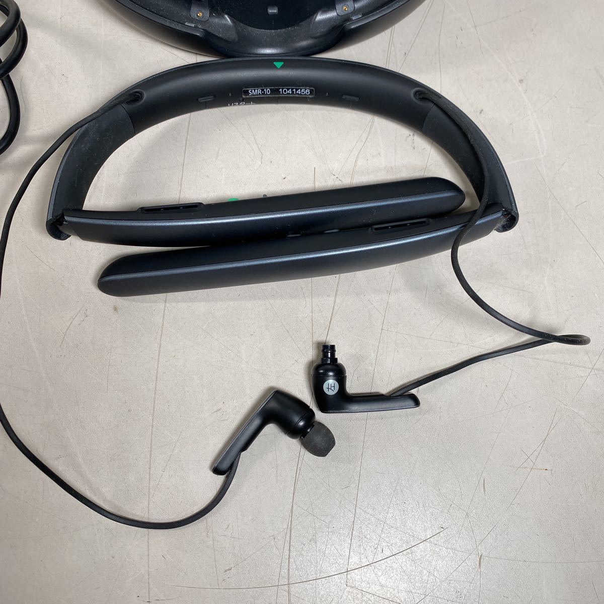 c*☆中古品 SONY SMR-10 ソニー サウンドモニタリングレシーバー 首 