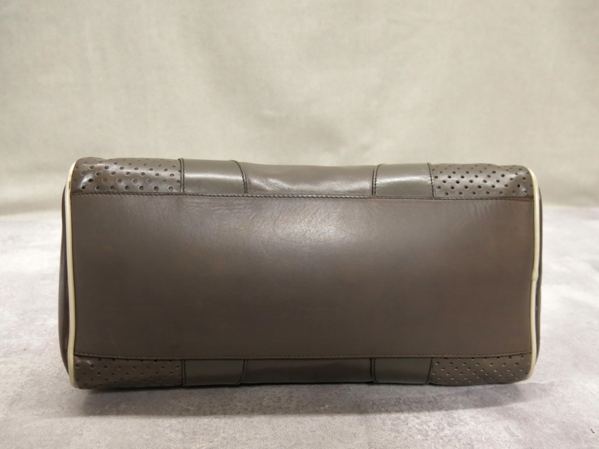 ○超美品○PRADA プラダ○カーフ レザー 本革○パンチング ボーリング 