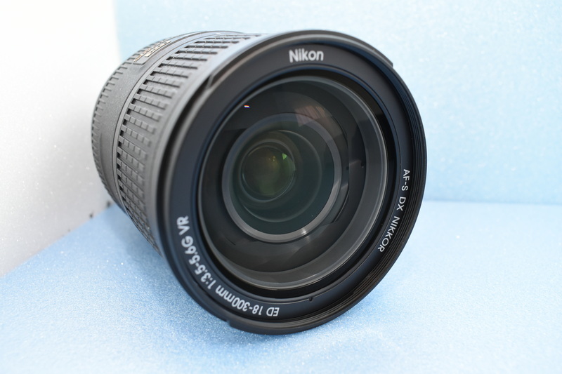 Nikon AF-S DX NIKKOR 18-300mm f/3.5-6.3G ED VR VR AF-S