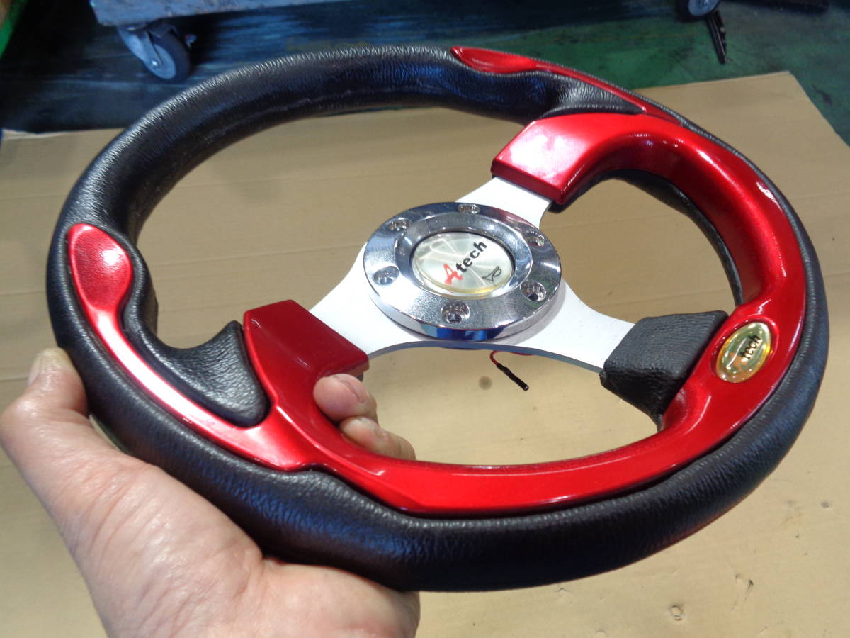 ATECH 小径 ステアリングホイール 30Φ 中古 赤 スポーツ レース MOMO
