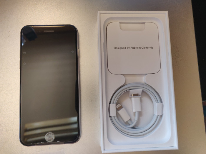 【新品】iPhone SE 3（第3世代) 128GB SIMフリー ロック解除済み スターライト 送料無料