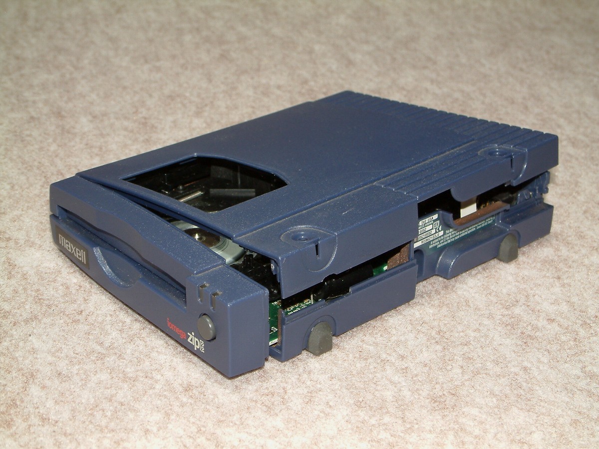 外付けZIPドライブ SCSI maxell ZIP-D100SC1 iomega zip100 ケース破損