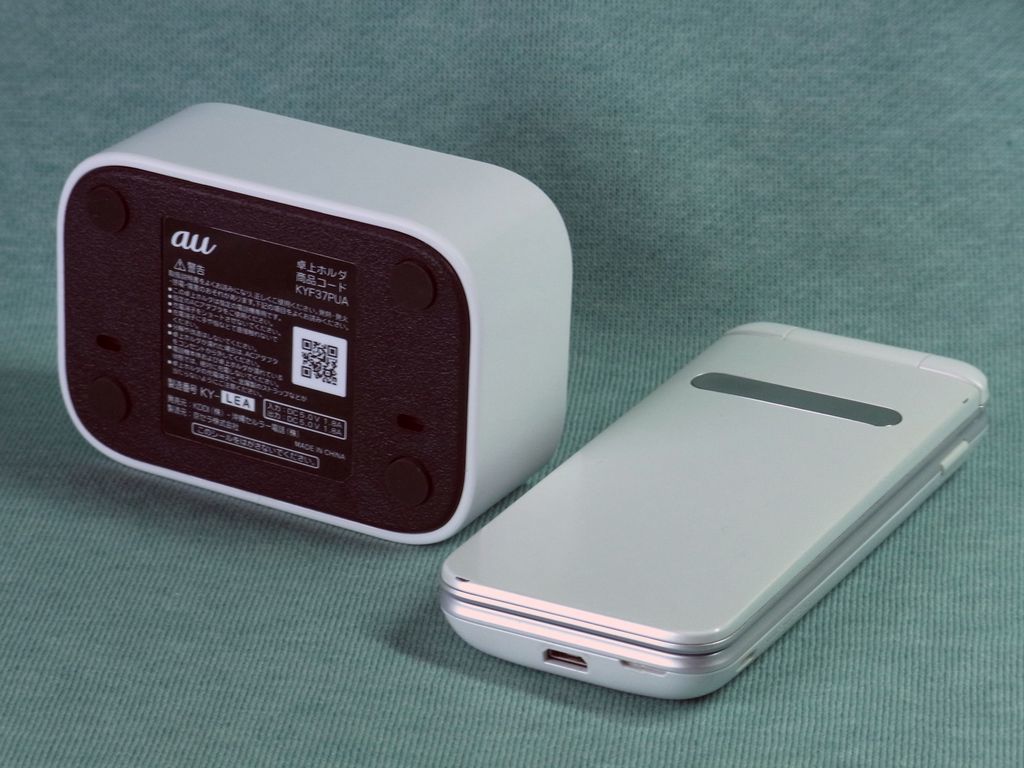 au GRATINA KYF37 SIMフリー 4Gガラホ 充電台付き 白色 動作確認OK KYF37 GRATINA SIMフリー 良品 中古 動作ok＆初期