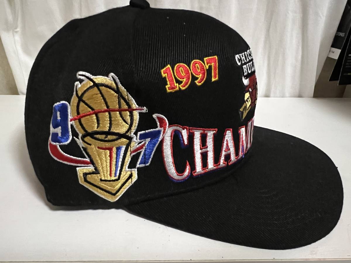 シカゴブルズ NBA チャンピオンスタジャン 1997 シカゴブルズ NBA チャンピオンスタジャン 1997 - メルカリ