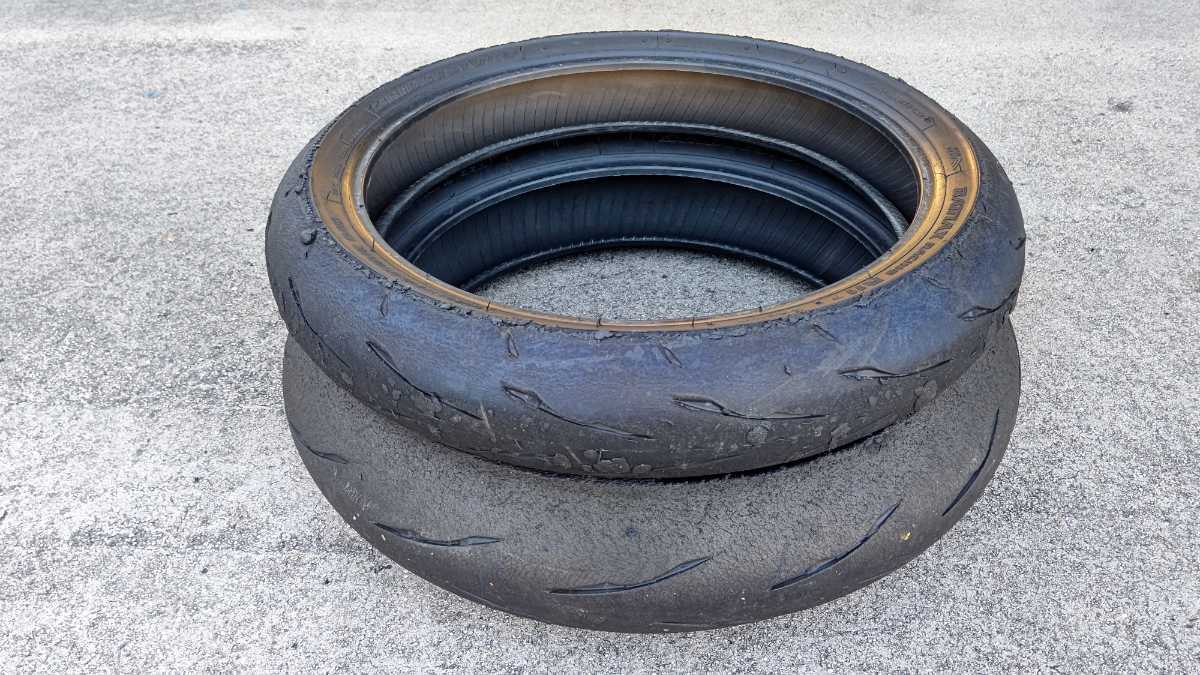 BATTLAX RACING R11（110/70R17，140/70R17）セット【CBR250R