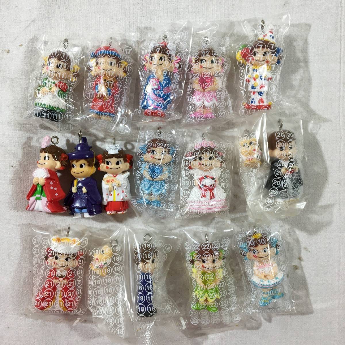不二家 ペコちゃん 貯金箱 レトロ 人形 ペコちゃん貯金箱☆ミニソフビ 