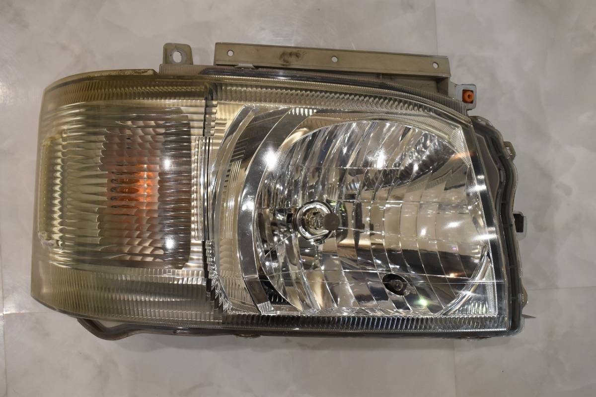 ハイエース 200系 純正 Genuine 2型純正 LEDヘッドライト 200系