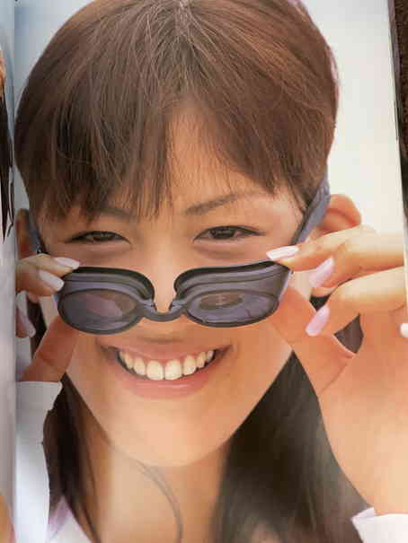 綾瀬はるか 直筆サイン 写真集 限定本 希少(サイン)｜売買された
