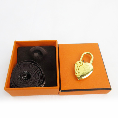 エルメス HERMES カデナ パドロック 鍵 キーホルダー チャーム ファンタジーハート La fantasie ヴィヴィリデ 2004 限定 ゴールド アクセサ カデナ HERMES エルメス ⭐️極美品⭐️エルメス no.107 HERMESの