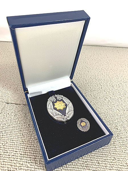A66○警察協力章 勲章 バッジ 造幣局製 ケース付(勲章)｜売買された