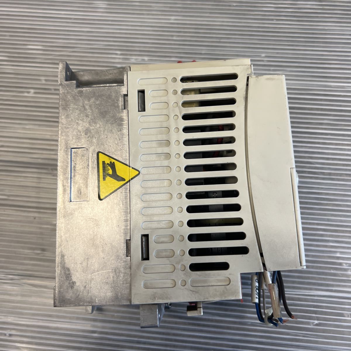 - | 東芝 Toshiba TOSHIBA Inverter インバータ AC Drive VF-nC1 (R4 中古品 インバーター VFNC1-2004P(R4) 0.37kW 0.4kW