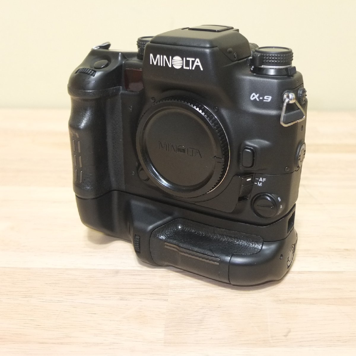  良品 MINOLTA/ミノルタ カメラ &alpha;-9 ボディ 縦位置コントロールグリップ VC-9付(ミノルタ)｜売買されたオークション情報、yahooの商品情報をアーカイブ公開 - オークファン オートフォーカス