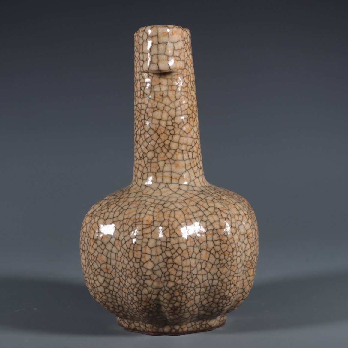 哥窑青釉贯耳瓶- 故宫博物院