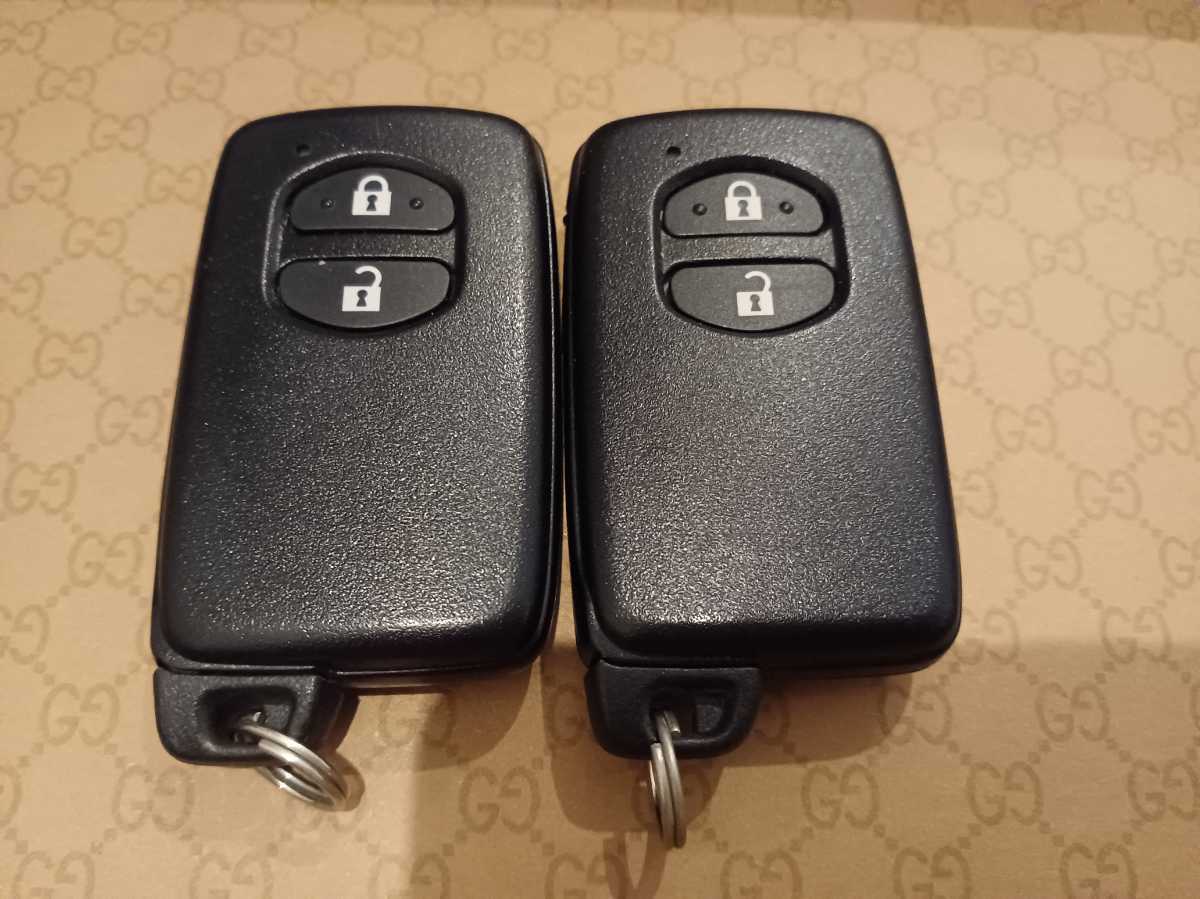 2個で！！トヨタ純正 スマートキー　キーレス USED 30プリウス ラクティス ヴィッツ アクシオ プリウスα 基盤番号271451-5300 hi36