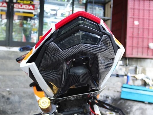 CBR250RR カーボンアンダーテール(リア)｜売買されたオークション情報 